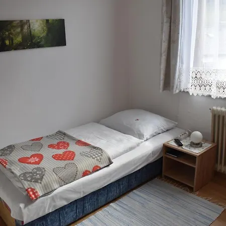 לינה וארוחת בוקר Alpengasthof Schuster 2*