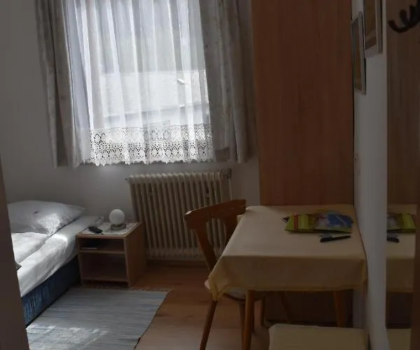 לינה וארוחת בוקר Alpengasthof Schuster 2*