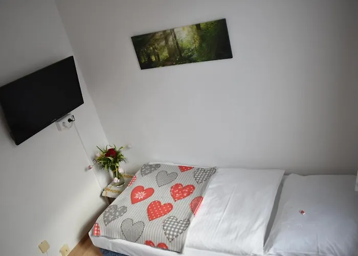 לינה וארוחת בוקר Alpengasthof Schuster