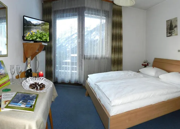 לינה וארוחת בוקר Alpengasthof Schuster 2*